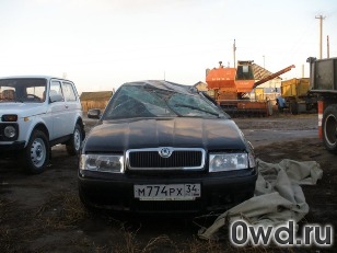 Битый автомобиль Skoda Octavia